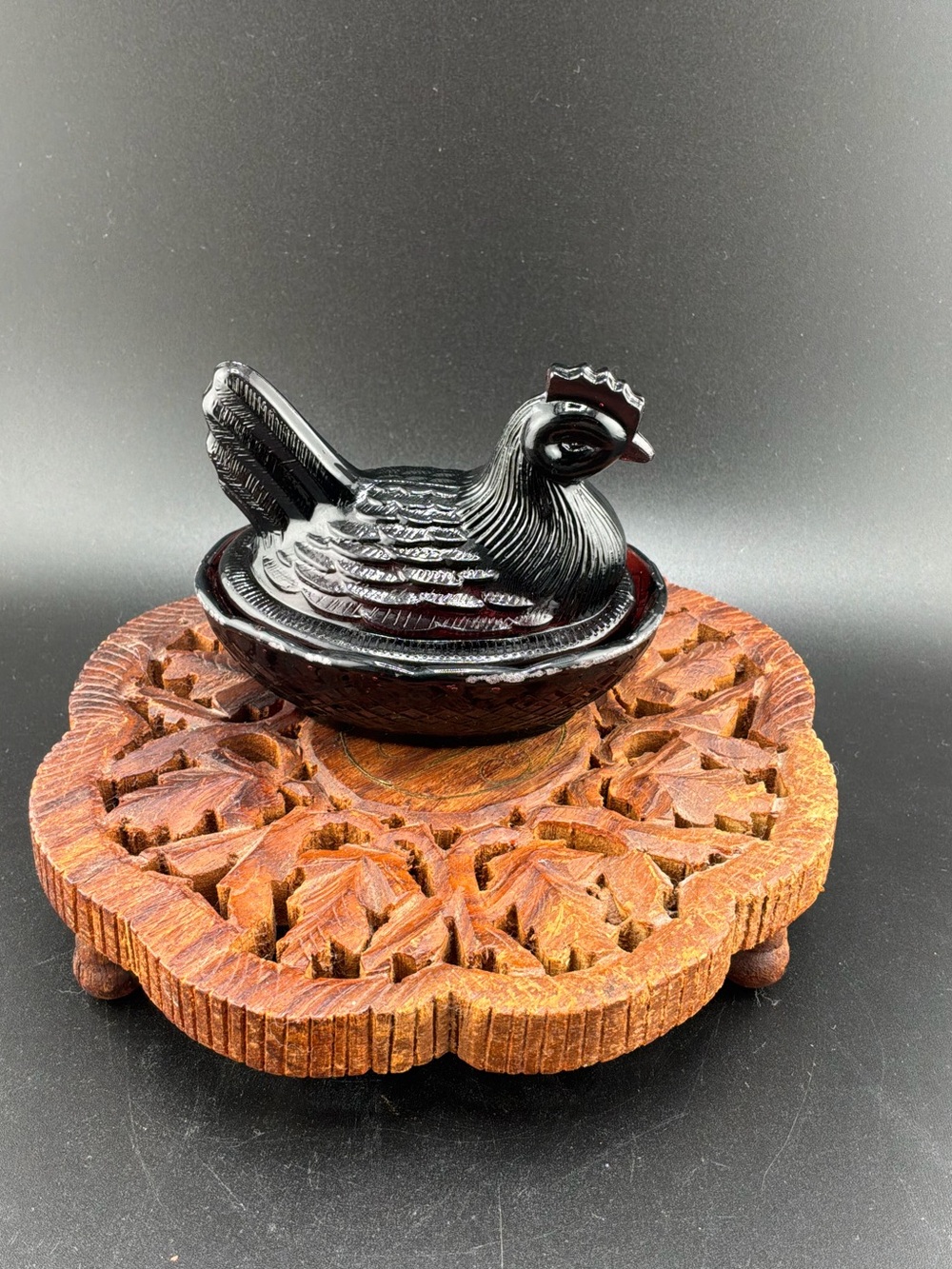 L.E. Smith Glass Hen-on-Nest Trinket Dish Dark plum purple 3.5 inches